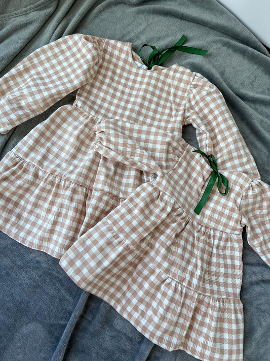 Vestido xadrez bege adulto e bebé/criança